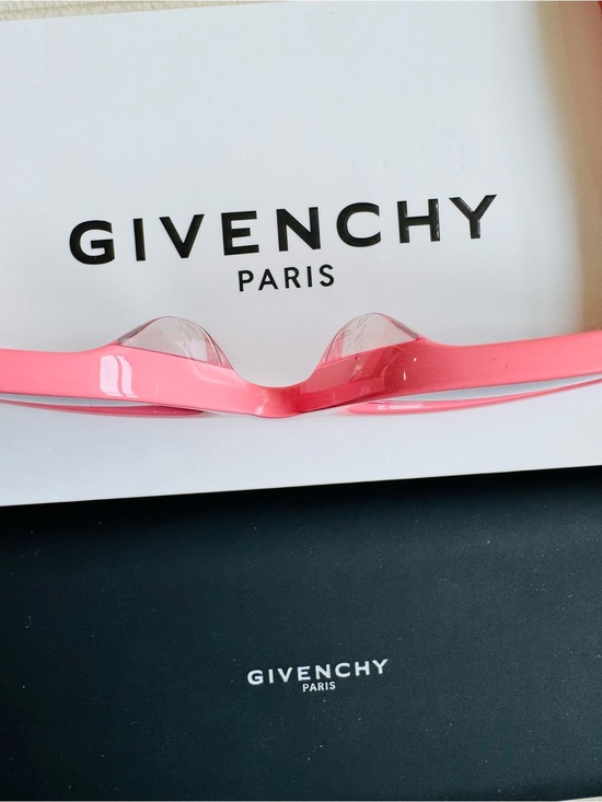 Givenchy Pink Cat-Eye Sunglasses with Dark Lenses main image 13